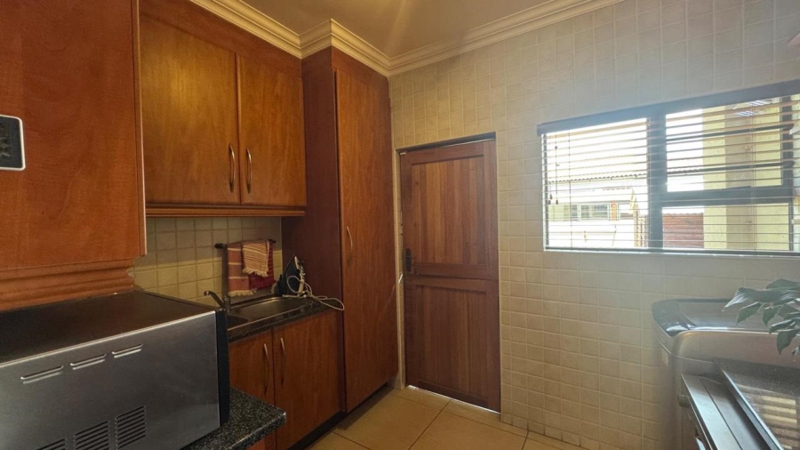 4 Bedroom Property for Sale in Roylglen Gardens Northern Cape